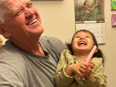 ‘225만 유튜버’ 올리버쌤, 아버지와의 이별 전했다…“아이들 웃음 속 떠나”