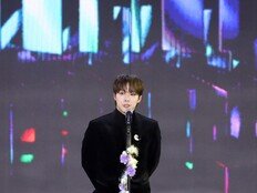 시상자로 디 어워즈 찾은 배인혁