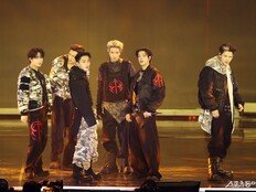 디 어워즈에서 화려한 무대 펼치는 엔하이픈