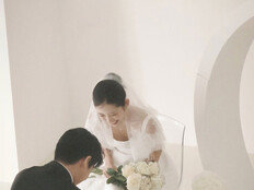 ‘5월 결혼’ 최준희, 11살 연상 예비 신랑과 母 최진실 묘소 찾아 [DA:이슈]