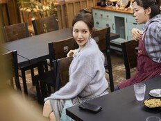 박민영, 270도 몸 비틀기 플러팅 폭주…“남자가 오지 않아요” (자매치킨)