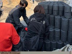 신승태·구수경, 연탄 2000장 나눔…팬들과 선한 영향력