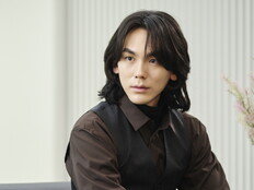 정이찬, 임성한 작가 남주 됐다…‘그런데 누구?’ (닥터신)