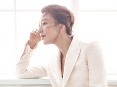 ‘세례명 마리아’ 김희애, KBS 다큐 ‘성물’ 내레이션…신앙으로 공감