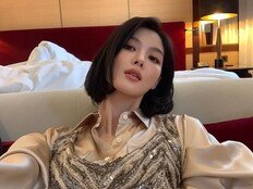 김유정, 호텔 침대서 찰칵…단발 변신하니 성숙미 폭발 [DA★]