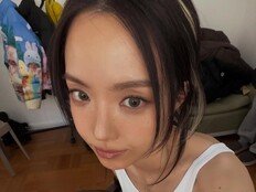 손나은, 주근깨 찍고 서클렌즈까지…청순 벗고 파격 변신 [DA★]