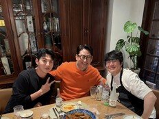 ‘79년생 동갑‘ 성시경·박용택, 고대 동문 “학번은 내가 선배”