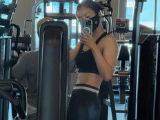 “뭐가 살쪄!!!” 이시영, 복근 대박…둘째 출산 4개월만인데?! [DA★]