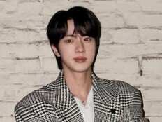 방탄소년단 진, 흔들린 사진도 화보라니