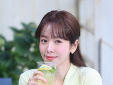 한지민,비하인드 컷에서도 눈부신 미모와 섬세한 표현력으로 시선 사로잡아