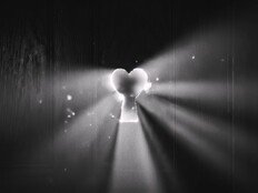 앳하트, ‘Butterfly Doors’ 티저 공개…몽환적 나비효과 예고