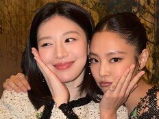 제니, 고윤정과 초밀착 투샷…예쁜 애 옆에 예쁜 애 [DA★]