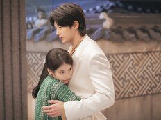 아이유♥변우석 포개졌네, 러브스토리 뜨겁다 (21세기 대군부인)