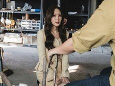 박민영 무릎 꿇었다, 간절한 얼굴 포착 (세이렌)