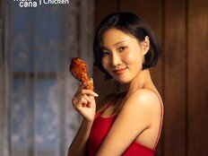 ‘곱창 열풍’ 화사, 이번엔 닭 잡는다…치킨 브랜드 모델 발탁