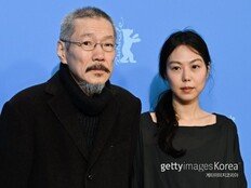 홍상수♥김민희, 子와 공항 포착…“아기 귀여워” [DA이슈]