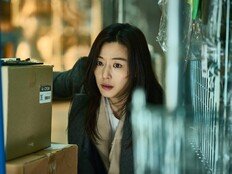 ‘좀비 마스터’ 연상호의 귀환… 전지현·구교환 ‘군체’ 런칭 스틸 공개로 예열