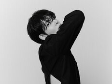 데이식스 원필, 옆태 노출 뭐야…흑백 시크한 무드