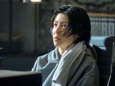 심은경, 섬뜩한 눈빛…하정우 위기 맞나 (건물주)