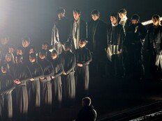  “아리랑으로 돌아왔다”…BTS, 광화문 뒤흔든 컴백 무대