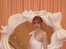 트와이스 모모, 한쪽 어깨 드러낸 채 과감…비현실적 S라인 [DA★]