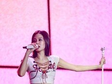 홍콩 달군 제니, 시선 둘 곳 없네…역대급 파격