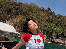 아이키, 중학생 딸 엄마 안 믿기는 수영복 자태…탄탄 복근 눈길 [DA★]