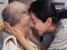 송윤아, 母 얼굴 감싸 안고 “내 이름 한 번만 불러줘”