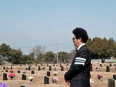 윤택, 父 떠나는 길에 벚꽃 폈다…“편안히 쉬세요 아빠”