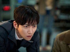 ‘군체’ 지창욱, 보안팀 직원 변신…누나 김신록 지키기 위한 처절한 사투