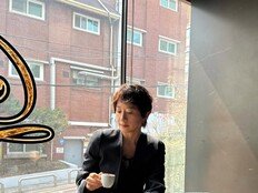 김희애, 파격 숏컷 변신…분위기 확 바뀌었다 [DA★]