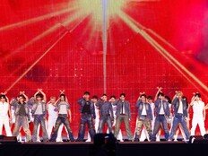 세븐틴 ‘차가운 빗속 가장 뜨거운 약속’ 전원 재계약 알린 서울 앙콘[종합]