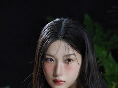 문가영, 숲속의 ‘봄 여신’ 강림… 화보 비하인드 속 독보적 아우라