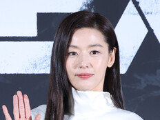 ‘슈퍼스타’의 귀환…‘군체’, 전지현 연기의 모든 스펙트럼 담겼다(종합)