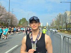 정해인, 생애 첫 하프 마라톤 완주…기록까지 완벽한 사기캐 [DA★]