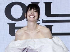 ‘악마는 프라다2’ 앤 해서웨이 “봉준호·박찬욱 감독 인터뷰 해보고 싶다”