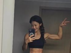 이지현, 선명한 복근 공개…헤어디자이너 새 출발까지