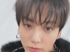 BTS 정국, 공연 끝나자 “배고파”…시무룩 셀카에 팬심 ‘심쿵’ [SD셀픽]