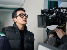 하정우, ‘CF 연출력’도 통했다…‘하나 유니버스’ 1000만뷰 저력