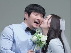 KCM, 결혼 15년 만에 ♥아내 면사포 씌워줬다…子과 함께 웨딩 촬영 (슈돌)