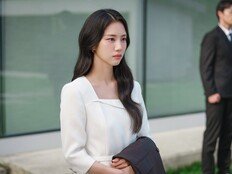 홍화연 시크해졌네, “사랑스럽기도 외롭기도” (은밀한 감사)