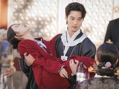 변우석, 궁궐서 쓰러진 아이유 ‘공주님 안기’…공승연 격분 (대군부인)
