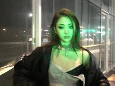 르세라핌 허윤진, 브라 드러내며 파격 자태