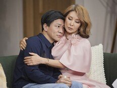 이미숙, 김원훈과 돌발 스킨십…현장 초토화 (SNL 코리아8)