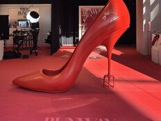 ‘악마는 프라다를 입는다2’, 성수에 뜬 ‘런웨이’ 매거진…특별 쇼룸 전격 오픈