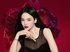 송혜교, 강렬한 레드립…발색력 시선 집중