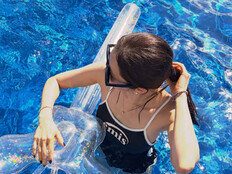한채아, 44세 안 믿기는 수영복 몸매 ‘부러워’ [DA★]