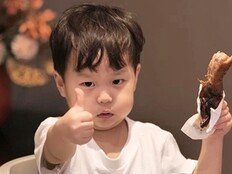 ‘김준호 子’ 정우, 먹방계 샛별 등장…‘닭머리’ 먹더니 “맛있어” (슈돌)