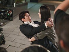 신혜선♥공명, B컷에서도 엉겨붙어…어머어머 (은밀한 감사)