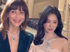송혜교, 소피 마르소 옆에서도 ‘굴욕 無’…파리서 포착 [SD셀픽]